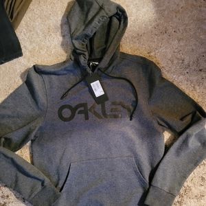 NWT oakly hoodie size small brand new with tags